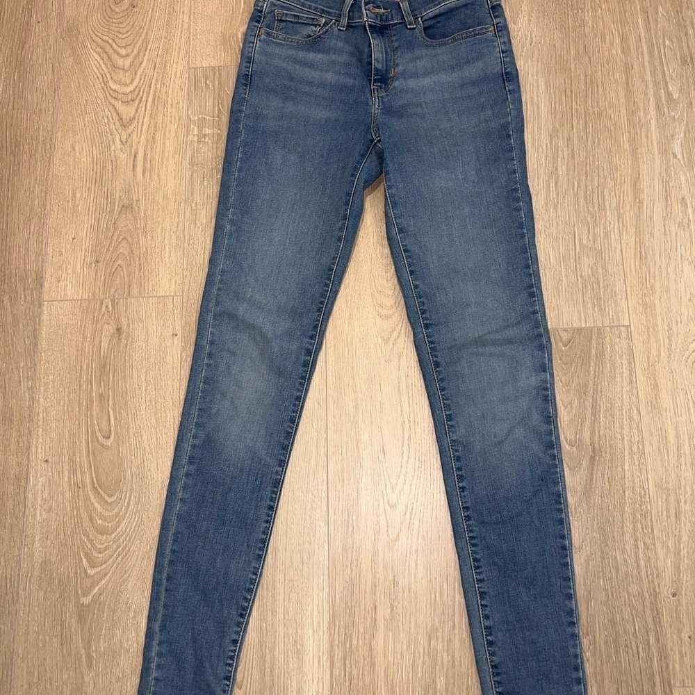 Classic Blue Women's Levi Jeans